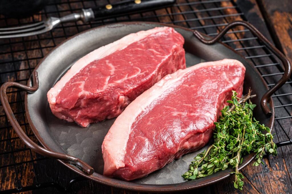 Proteínas e envelhecimento: o segredo para viver bem! 1 Proteínas e envelhecimento: o segredo para viver bem! Carne bovina picanha Proteínas e envelhecimento: o segredo para viver bem!