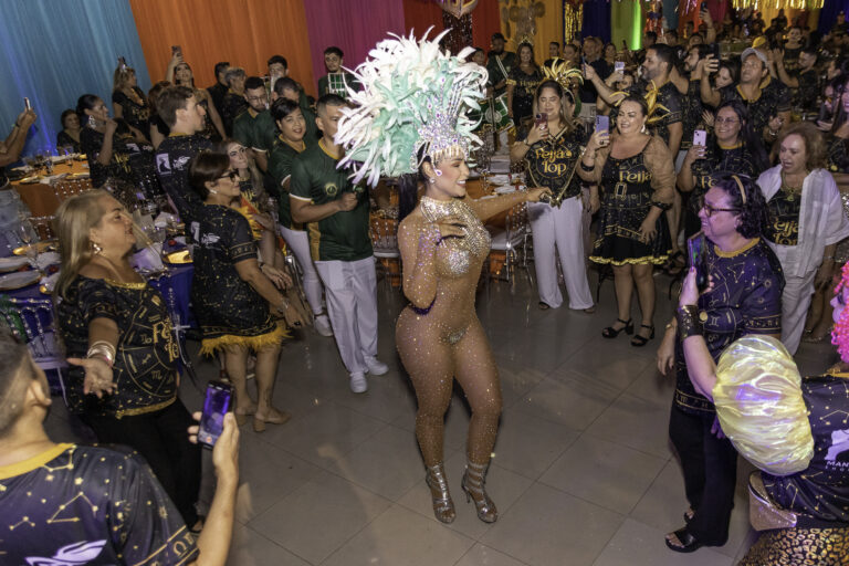 Feijão Top 2025: O Carnaval Chique de Manaus que Encantou a City