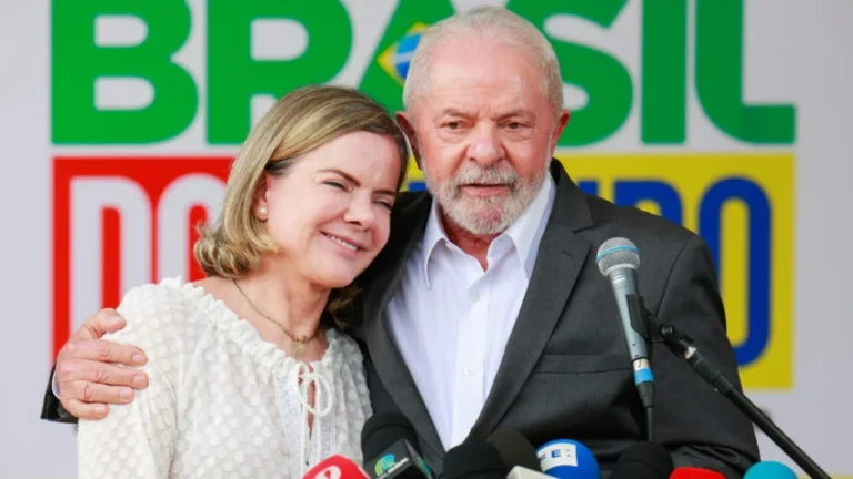 Lula na Reta Final: Duas Vias para Seu Governo