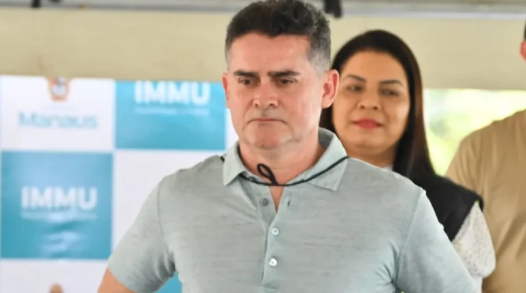 Escândalo no Caribe: Prefeito de Manaus na Mira do MP
