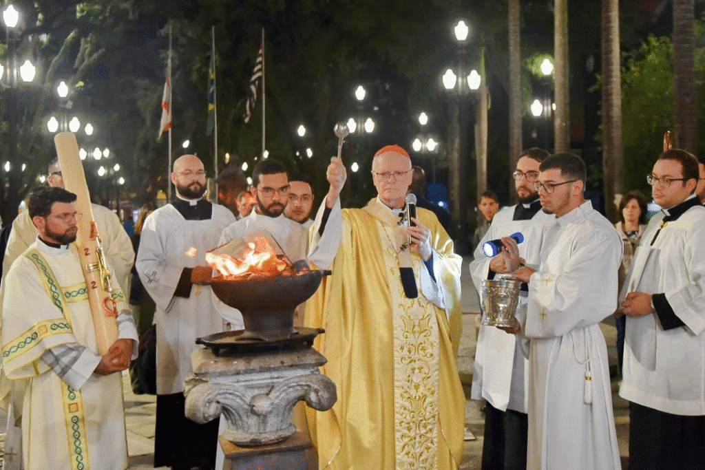 Conclave: Os Cardeais Brasileiros na Escolha do Novo Papa 1 Conclave: Os Cardeais Brasileiros na Escolha do Novo Papa Fumaça branca saindo da chaminé da Capela Sist