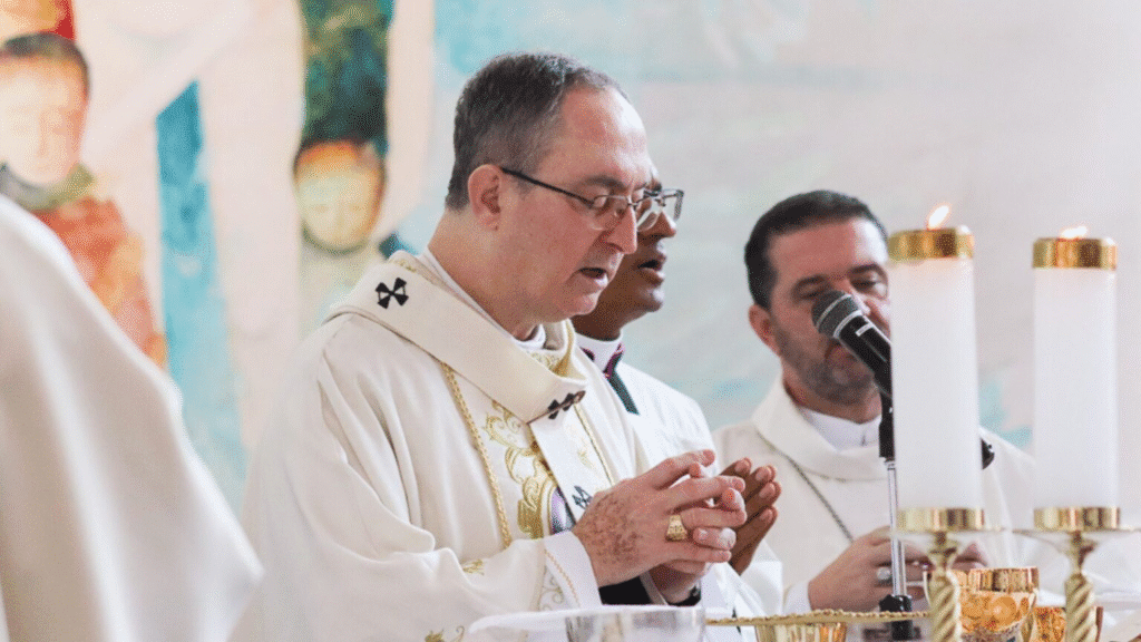Conclave: Os Cardeais Brasileiros na Escolha do Novo Papa 5 Conclave: Os Cardeais Brasileiros na Escolha do Novo Papa Fumaça branca saindo da chaminé da Capela Sist