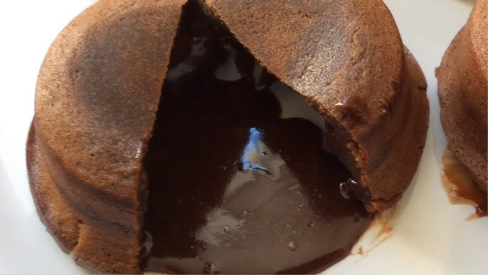 8 Receitas para Evitar Desperdício com Sobras da Páscoa. 5 8 Receitas para Evitar Desperdício com Sobras da Páscoa. Brownie feito com chocolates de Páscoa