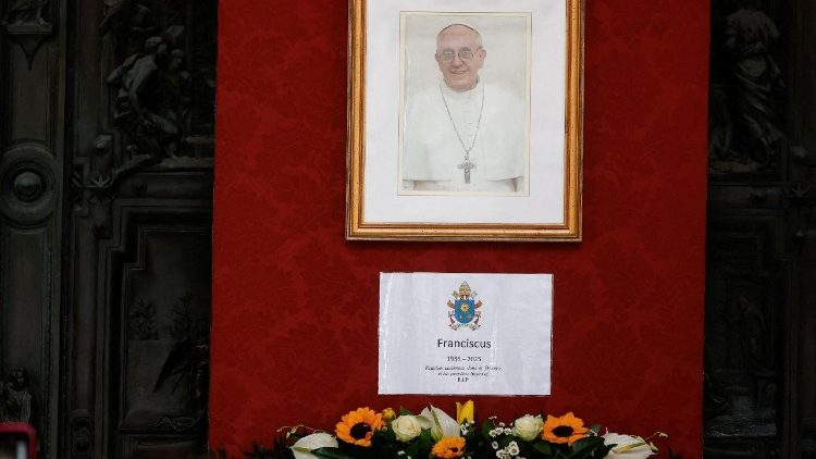 Testamento do Papa Francisco: Simplicidade e Devoção Mariana 2 Testamento do Papa Francisco: Simplicidade e Devoção Mariana Testamento do Papa Francisco
