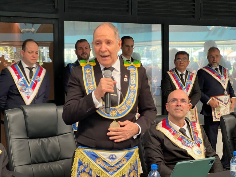 Grão‑Mestre Percival Guerreiro Corona Ir. Sidney Marcandali na posse da SAFL‑GOB