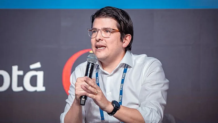 Atentado a Miguel Uribe: senador luta por sua vida em Bogotá