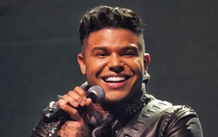 Tierry em Manaus no palco do Studio 5 com o projeto Bora BB