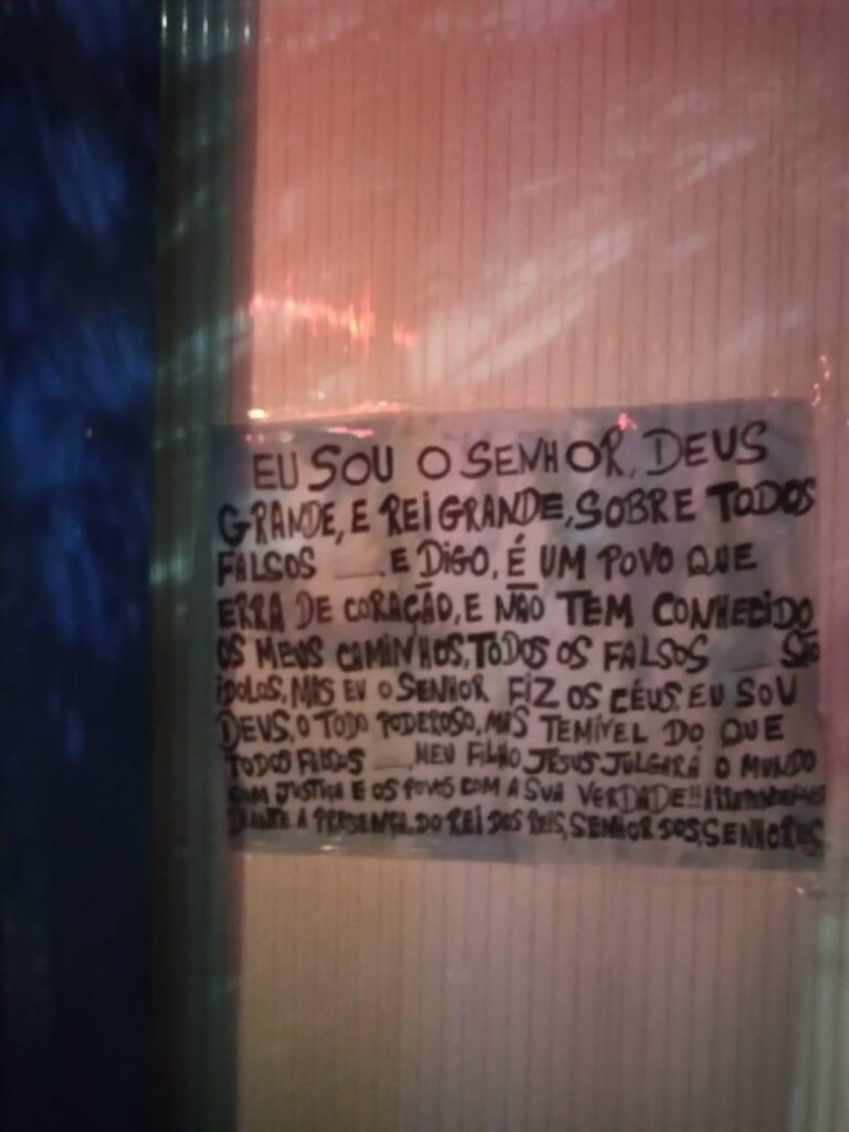 Ataque destrói templo maçônico e levanta alerta ideológico 1 Ataque destrói templo maçônico e levanta alerta ideológico Cartaz Ataque destrói templo maçônico e levanta alerta ideológico