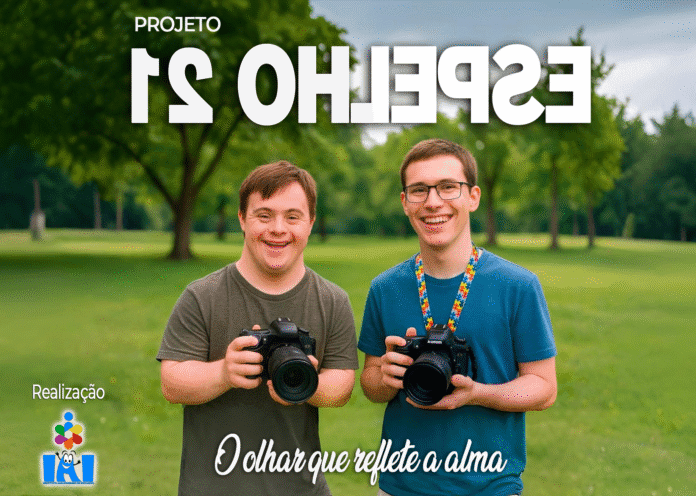 Jovens com deficiência intelectual fotografando no projeto Espelho 21, em Manaus