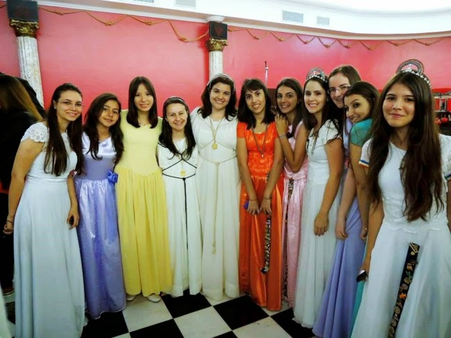 Julho celebra William Mark Sexson e a Ordem das Meninas do Arco-Íris 3 Julho celebra William Mark Sexson e a Ordem das Meninas do Arco-Íris Homenagem a William Mark Sexson no mês de julho, fundador da Ordem Arco-Íris