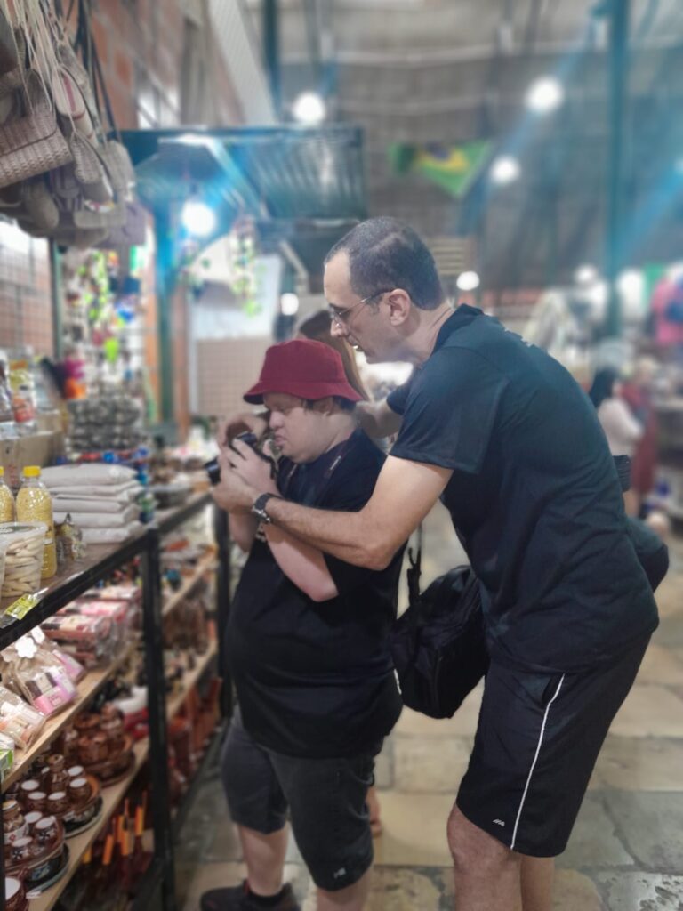 Sumaúma Shopping recebe a Exposição Inclusiva Espelho 21 4 Sumaúma Shopping recebe a Exposição Inclusiva Espelho 21 Jovens com deficiência intelectual expõem fotografias no Projeto Espelho 21 em Manaus