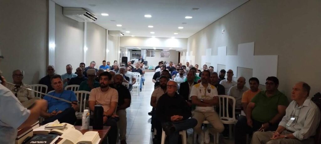 Aula inaugural de Kabbalah reúne maçons e autoridades em Brasília-DF 4 Aula inaugural de Kabbalah reúne maçons e autoridades em Brasília-DF Irmãos maçons reunidos em auditório na Aula Inaugural do Curso de Kabbalah em Brasília-DF